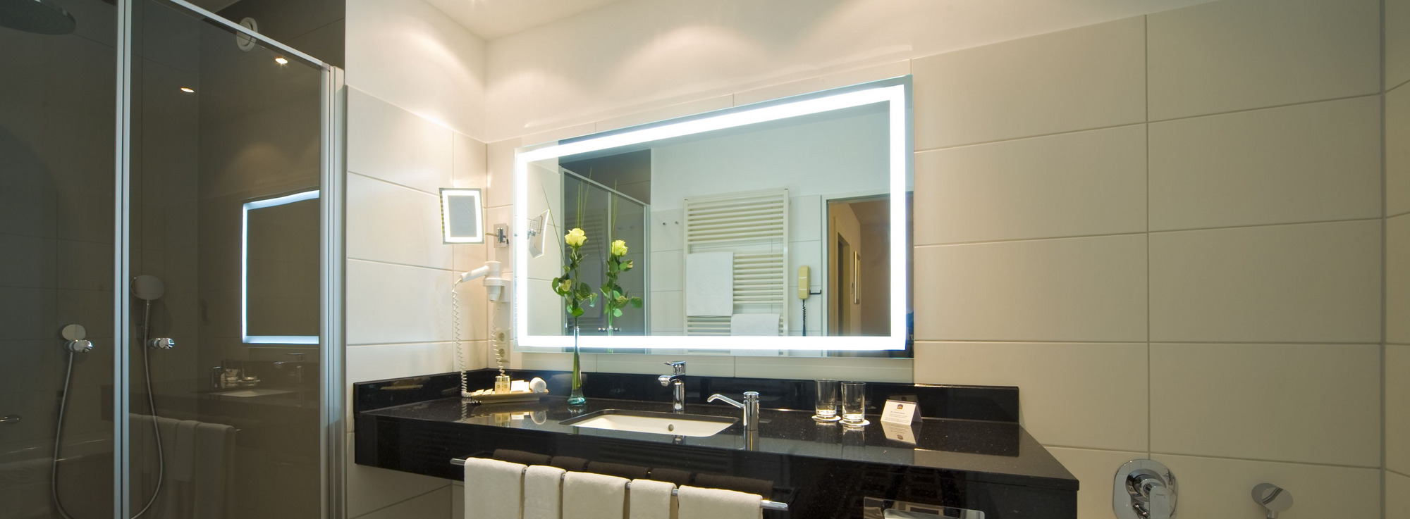 Badezimmer im Deluxe Doppelzimmer im Best Western Premier Parkhotel Kronsberg in Hannover