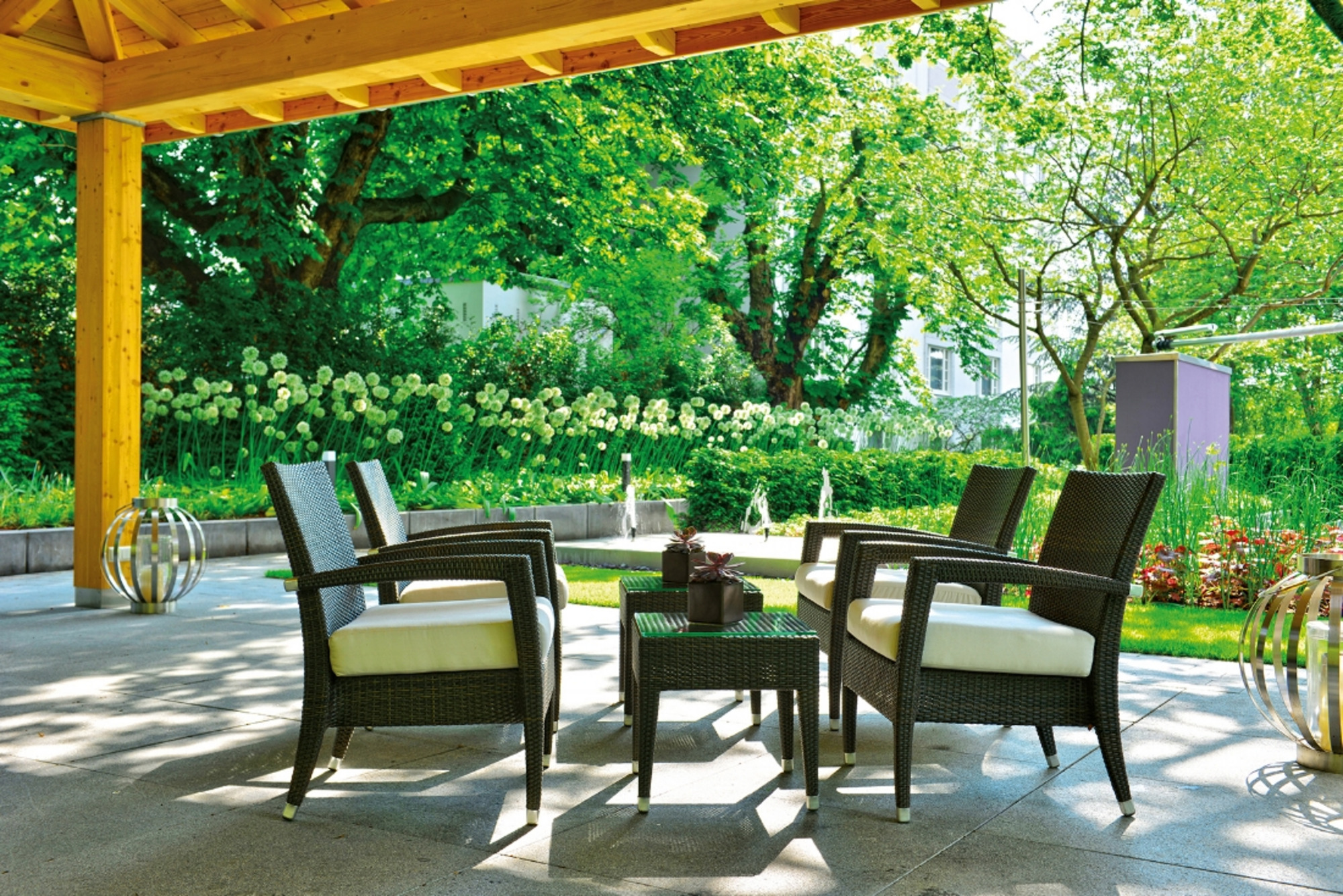 Gartenterrasse im Best Western Premier Parkhotel Kronsberg für freie Trauungen