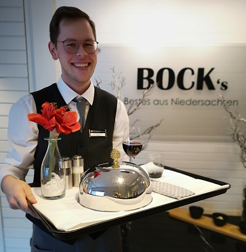 Auszubildender Hotelfachmann Auszubildender Hotelfachmann